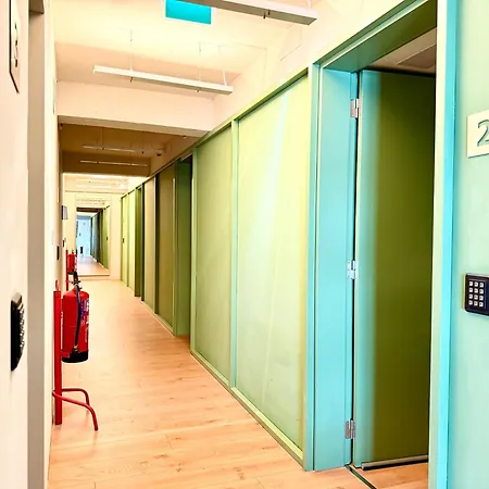 Out Marques Guest house Lisbon