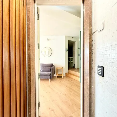 Out Marques Guest house Lisbon