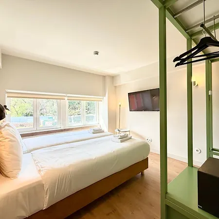 Out Marques Guest house Lisbon