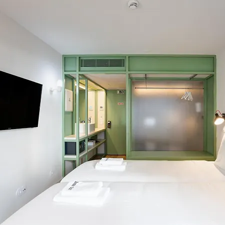 Out Marques Guest house Lisbon