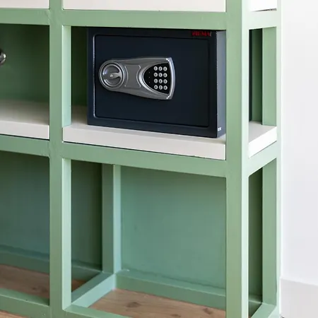 Konukevi Out Marques