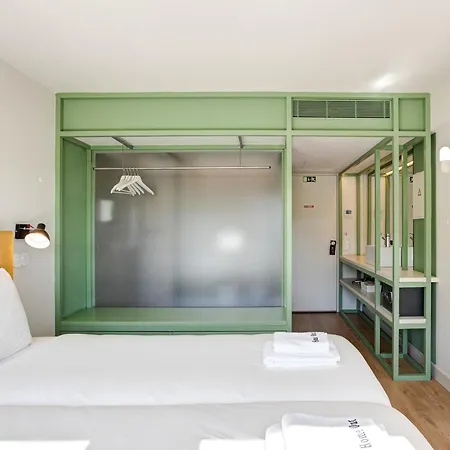 Out Marques Konukevi 4*