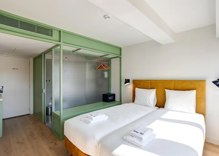 招待所 Out Marques