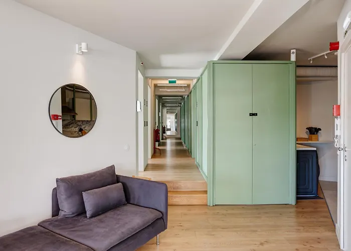 招待所 Out Marques