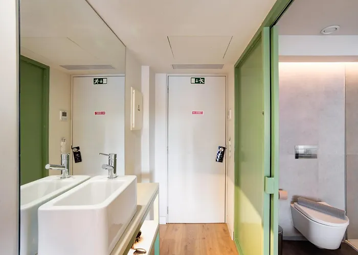 招待所 Out Marques