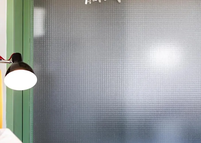 招待所 Out Marques